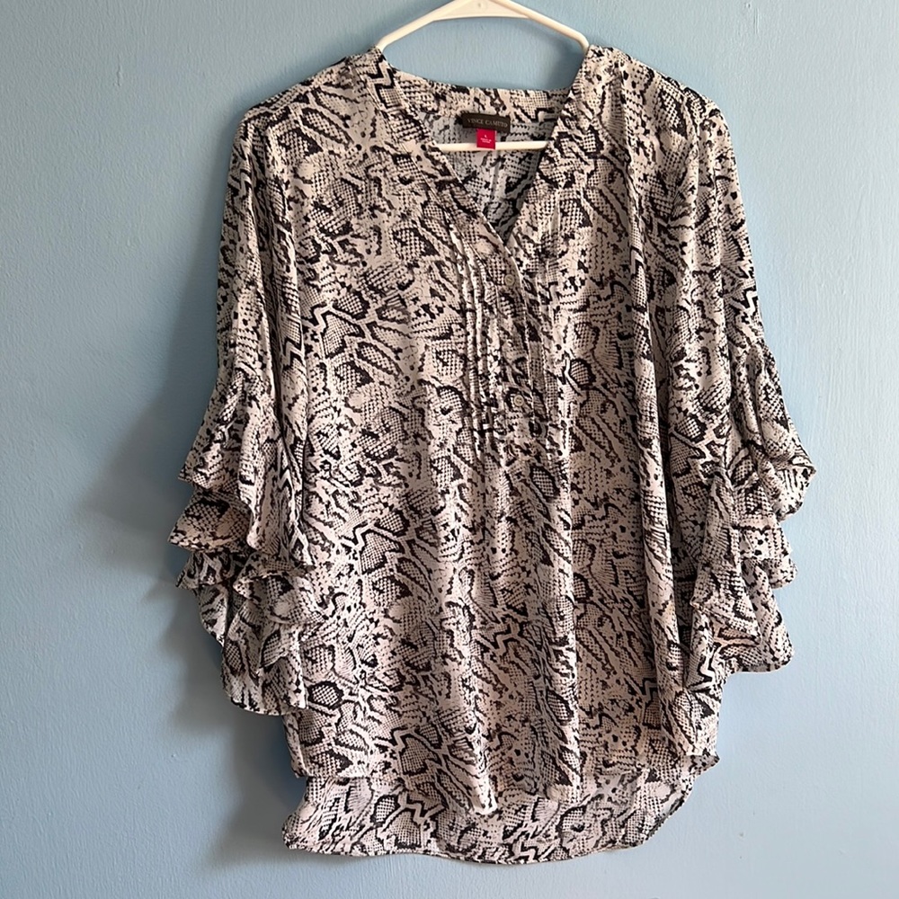 NWOT Vince Camuto Top